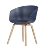HAY Stuhl About a Chair AAC 22 - blau, Beine Eiche, Schale Polypropylen, Esszimmerstuhl - Küchenstuhl - Speisezimmerstuhl