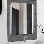 KROLLMANN Badspiegel mit Licht 50 x 70 cm, LED Badezimmer Wandspiegel mit seitlicher Beleuchtung