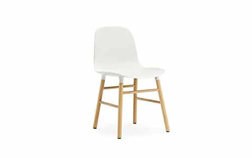 Normann Copenhagen - Form Stuhl mit Holzgestell - weiß - Eiche - Simon Legald - Design - Esszimmerstuhl - Küchenstuhl - Speisezimmerstuhl