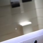 Badspiegel LED Spiegel GS084 mit Beleuchtung durch satinierte Lichtflächen Badezimmerspiegel Touch-Schalter (50 x 70 cm)