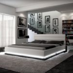 Doppelbett Kunstlederbett RIPANI 180 x 200 cm weiss / schwarzes Kopfteil mit Ziernähten modernes Design Wasserbett geeignet