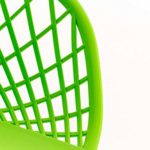 CLP Esszimmerstuhl MORA mit pflegeleichter Kunststoff-Sitzschale | Retrostuhl mit Lehne und einem Metallgestell in Holzoptik | Besucherstuhl mit Bodenschonern und einer Sitzhöhe von 46 cm Grün