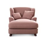 CAVADORE XXL-Sessel Assado/Großer Polstersessel in rosa mit Holzfüßen, großer Sitzfläche, Polsterung und 2 weichen Zierkissen/109x104x145 (BxHxT)