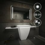 Design Badspiegel mit LED Beleuchtung Wandspiegel Badezimmerspiegel mit Touch Schalter + LED Uhr + Steckdose